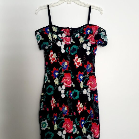 GUESS Off-Shoulder Embroidered Floral Knit Lace Dress Lined Short Holiday Party - Picture 7 of 10